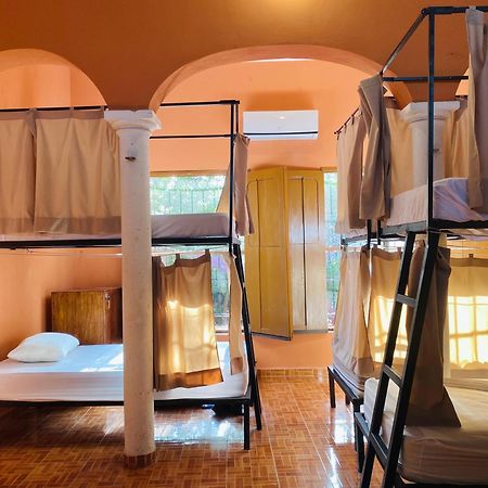 Alena Hostal Valladolid  Eksteriør billede