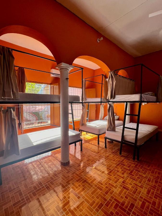 Alena Hostal Valladolid  Eksteriør billede