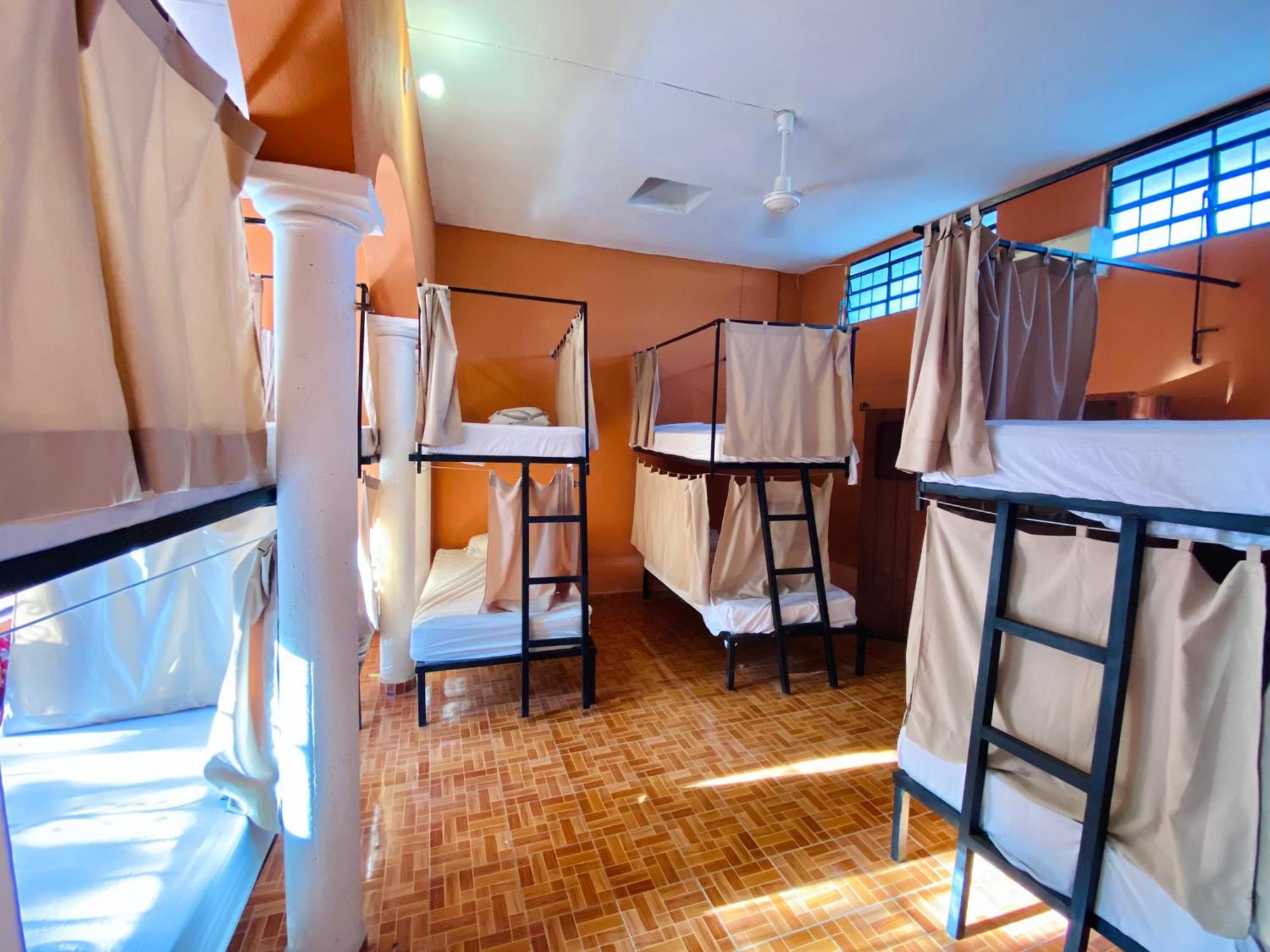 Alena Hostal Valladolid  Eksteriør billede