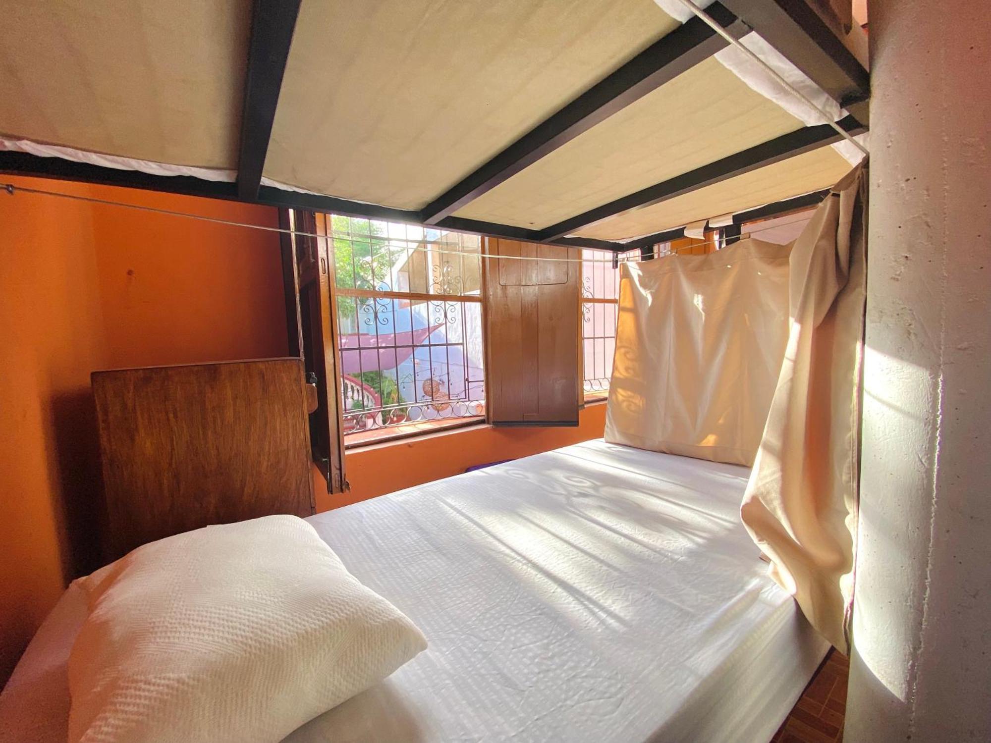 Alena Hostal Valladolid  Eksteriør billede